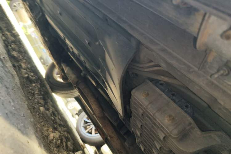 Used Hyundai Santa Fe 2013 2.4L Automatic 4x4 Smart Version Chassis Front Right