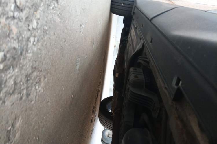Used Hyundai Santa Fe 2013 2.0T Automatic All-Wheel Drive Top Trim Chassis Rear Left