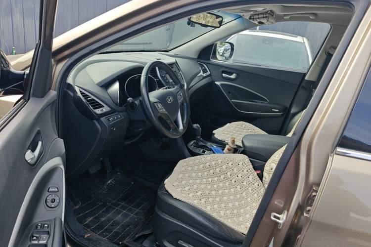 Used Hyundai Santa Fe 2013 2.4L Automatic Two-Wheel Drive Smart Version Driver Seat