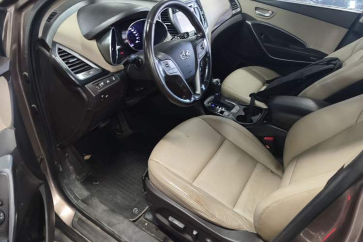 Used Hyundai Santa Fe 2013 2.4L Automatic Two-Wheel Drive Smart Version Driver Seat