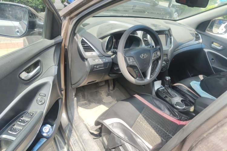 Used Hyundai Santa Fe 2013 2.4L Automatic Two-Wheel Drive Smart Version Driver Seat