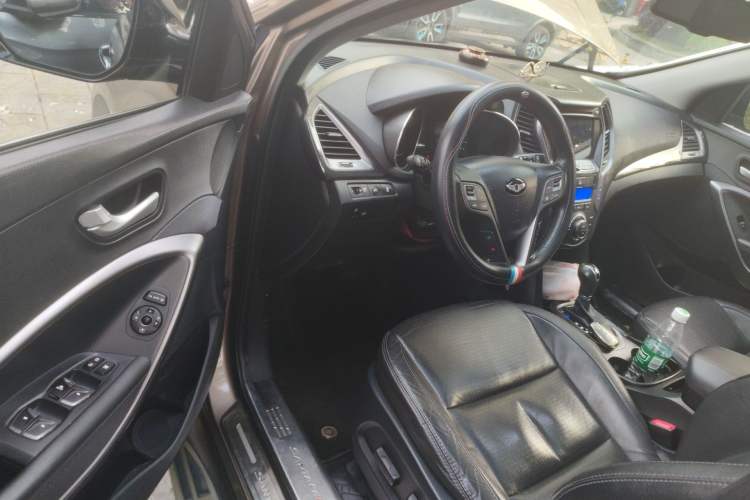 Used Hyundai Santa Fe 2013 2.4L Automatic Two-Wheel Drive Smart Version Driver Seat