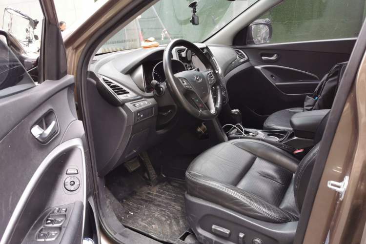 Used Hyundai Santa Fe 2013 2.4L Automatic Two-Wheel Drive Smart Version Driver Seat