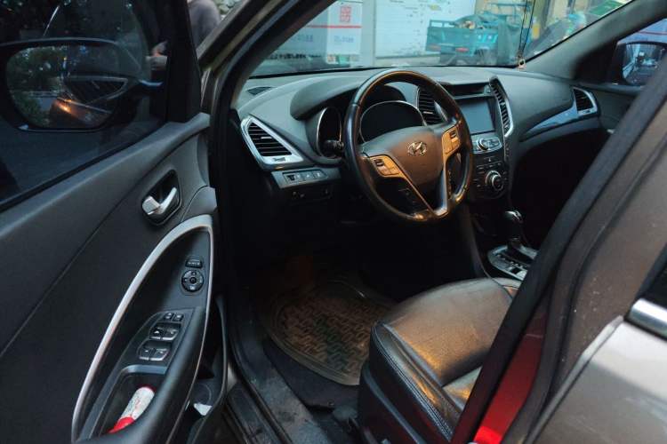 Used Hyundai Santa Fe 2013 Revised Version 2.4L Automatic All-Wheel Drive Smart Type Driver Seat
