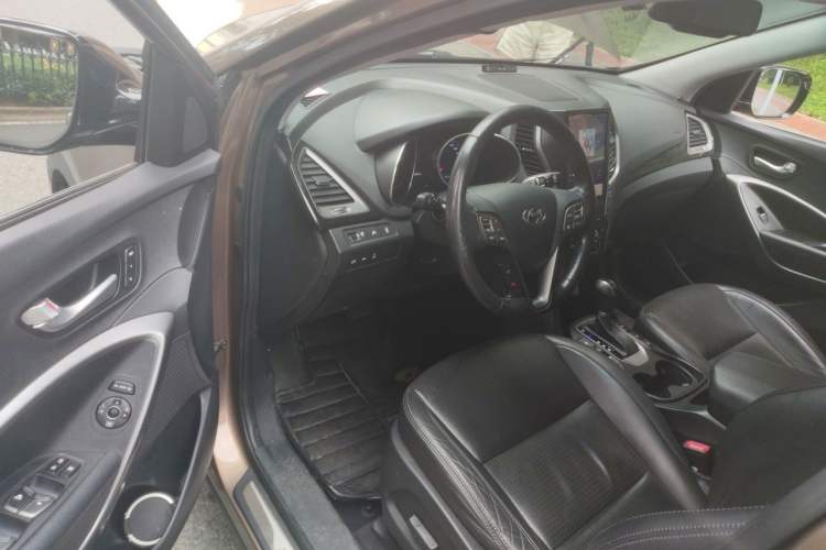 Used Hyundai Santa Fe 2013 2.0T Automatic All-Wheel Drive Top Trim Driver Seat