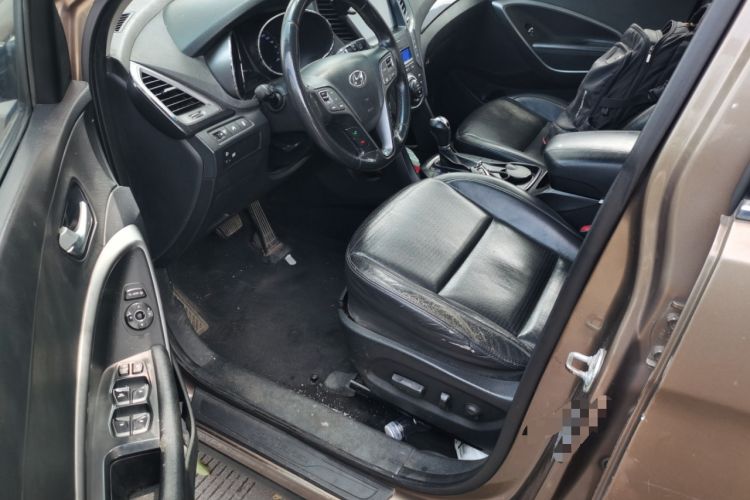 Used Hyundai Santa Fe 2013 2.4L Automatic Two-Wheel Drive Smart Version Driver Seat