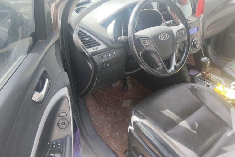 Used Hyundai Santa Fe 2013 2.4L Automatic Two-Wheel Drive Smart Version Driver Seat