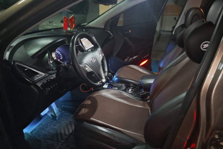 Used Hyundai Santa Fe 2013 2.4L Automatic Two-Wheel Drive Smart Version Driver Seat