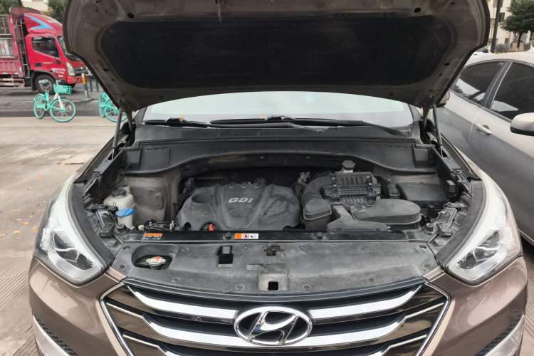 Used Hyundai Santa Fe 2013 2.4L Automatic Two-Wheel Drive Smart Version Engine Bay