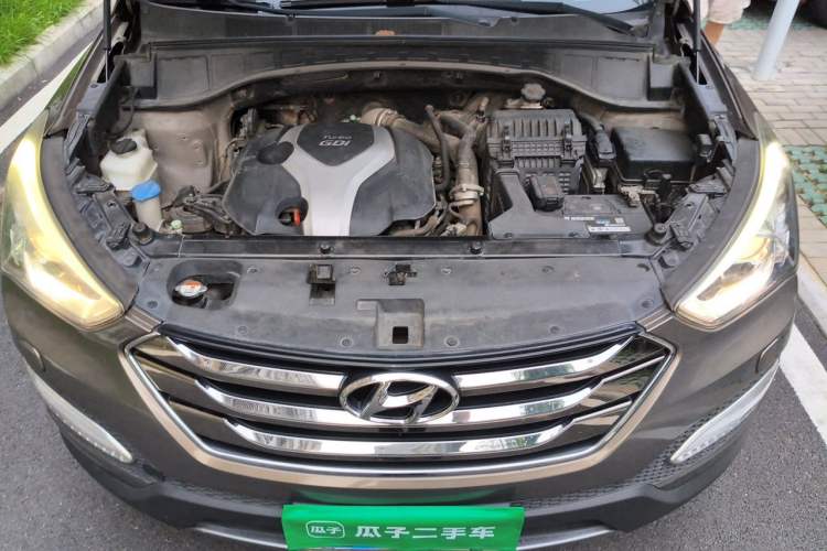 Used Hyundai Santa Fe 2013 2.0T Automatic All-Wheel Drive Prestige Version Engine Bay
