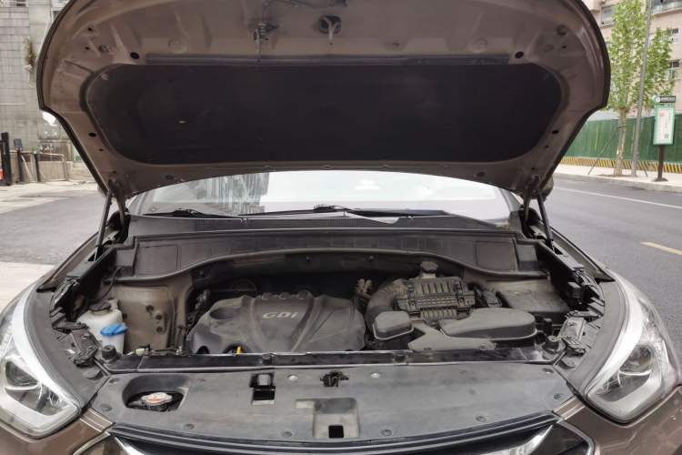 Used Hyundai Santa Fe 2013 2.4L Automatic Two-Wheel Drive Smart Version Engine Bay
