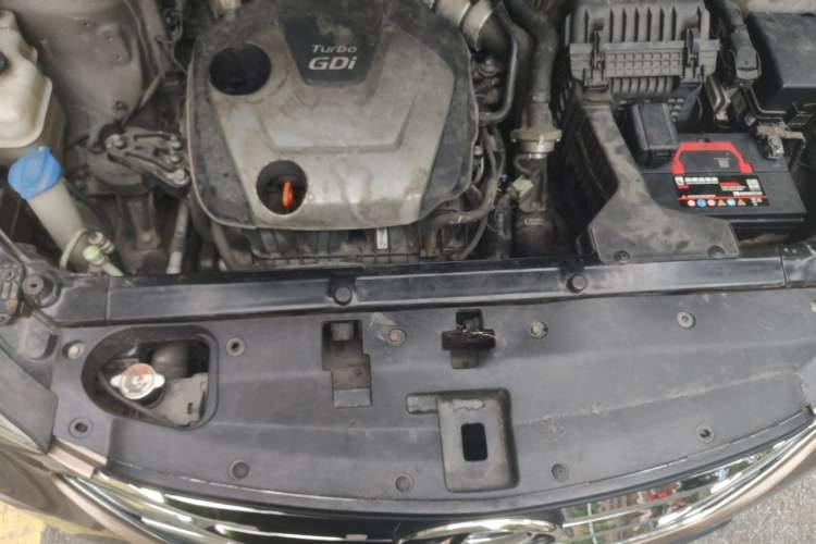 Used Hyundai Santa Fe 2013 2.0T Automatic All-Wheel Drive Top Trim Engine Bay
