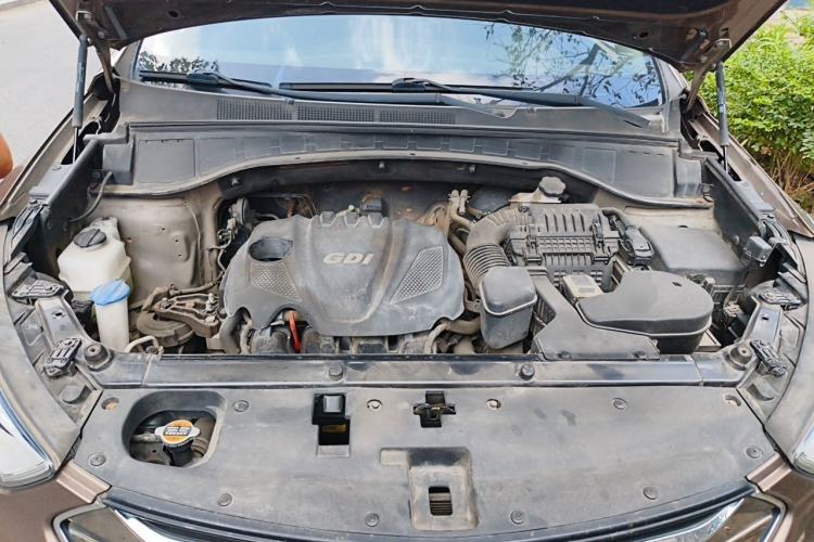 Used Hyundai Santa Fe 2013 2.4L Automatic Two-Wheel Drive Smart Version Engine Bay