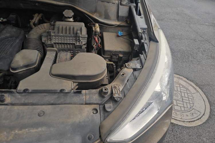Used Hyundai Santa Fe 2013 2.4L Automatic Two-Wheel Drive Smart Version Engine Bay Left