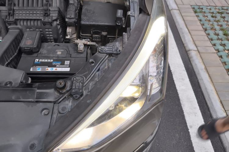 Used Hyundai Santa Fe 2013 2.0T Automatic All-Wheel Drive Prestige Version Engine Bay Left