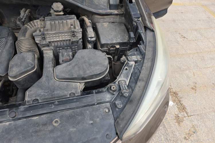 Used Hyundai Santa Fe 2013 2.4L Automatic 4x4 Comfort Edition Engine Bay Left