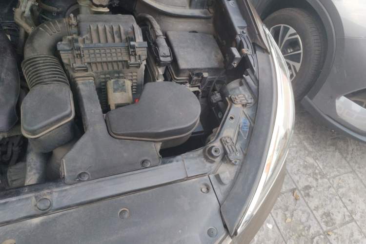 Used Hyundai Santa Fe 2013 2.4L Automatic Two-Wheel Drive Smart Version Engine Bay Left