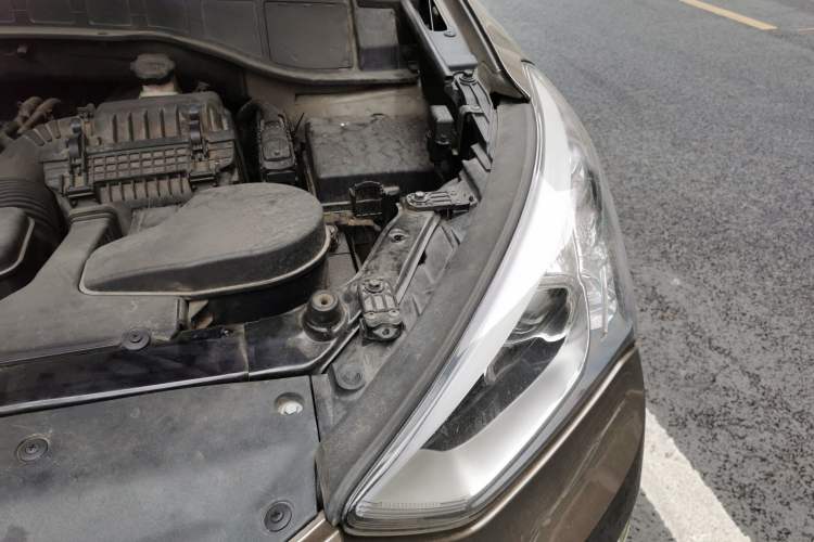 Used Hyundai Santa Fe 2013 2.4L Automatic Two-Wheel Drive Smart Version Engine Bay Left