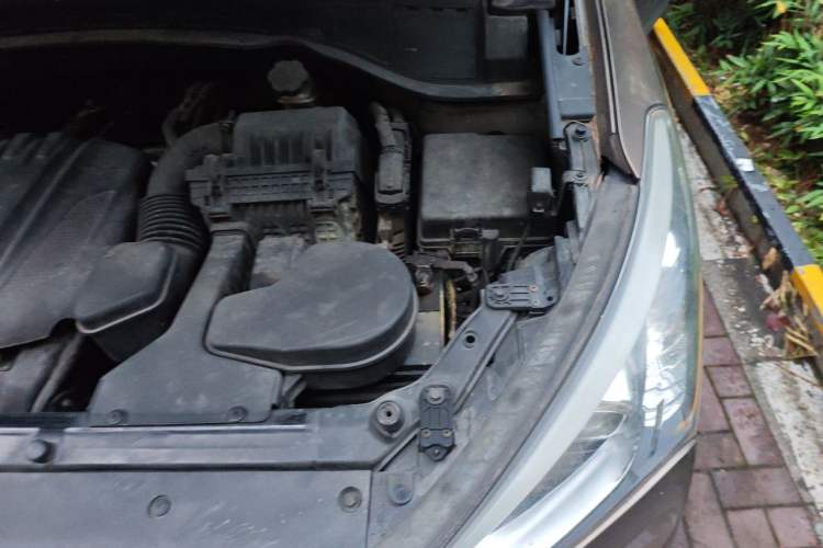 Used Hyundai Santa Fe 2013 Revised Version 2.4L Automatic All-Wheel Drive Smart Type Engine Bay Left