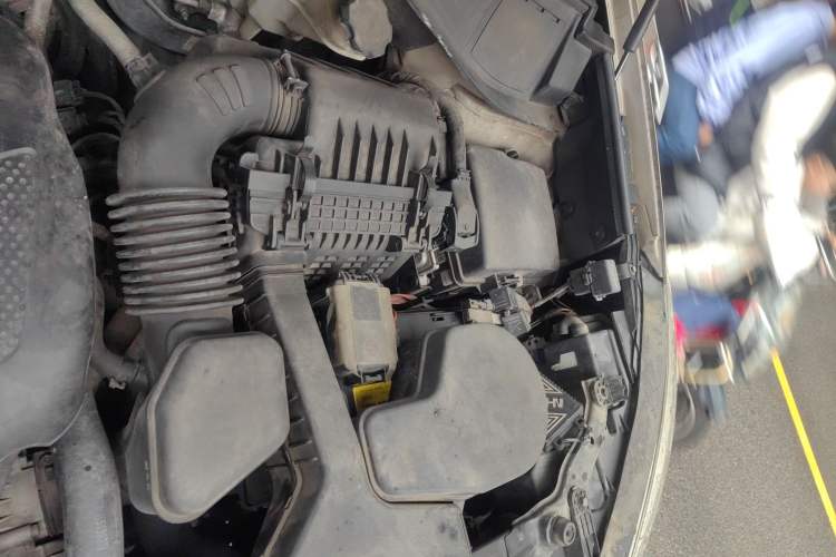 Used Hyundai Santa Fe 2013 2.4L Automatic Two-Wheel Drive Smart Version Engine Bay Left