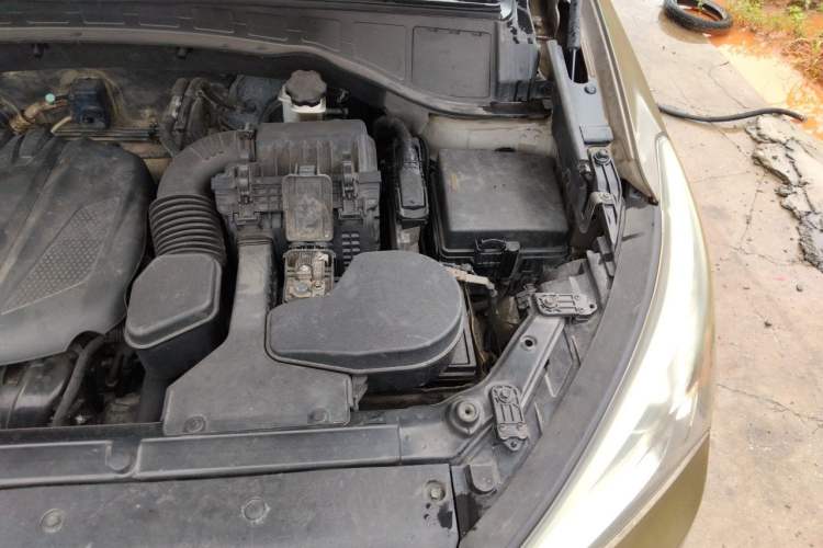 Used Hyundai Santa Fe 2013 2.4L Automatic Two-Wheel Drive Smart Version Engine Bay Left