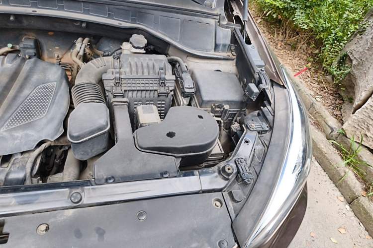 Used Hyundai Santa Fe 2013 2.4L Automatic Two-Wheel Drive Smart Version Engine Bay Left