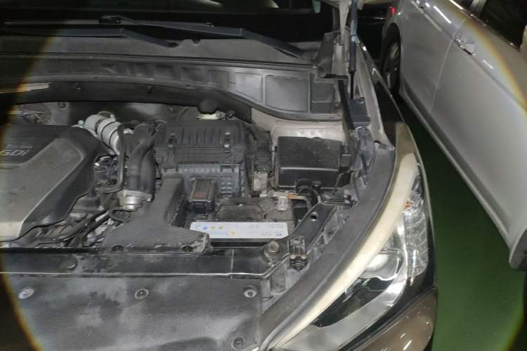 Used Hyundai Santa Fe 2013 Revised Version 2.0T Automatic All-Wheel Drive Top-Tier Trim Engine Bay Left