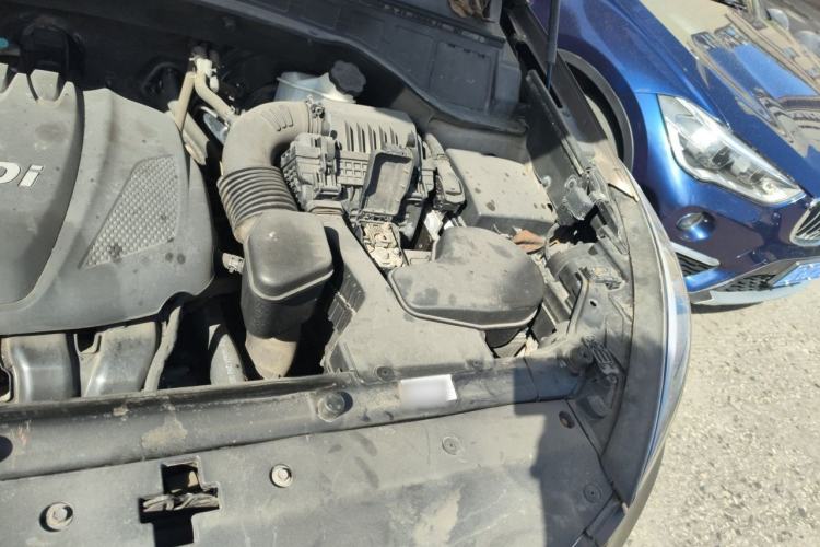Used Hyundai Santa Fe 2013 2.4L Automatic 4x4 Smart Version Engine Bay Left