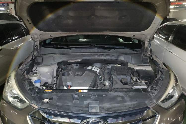 Used Hyundai Santa Fe 2013 Revised Version 2.0T Automatic All-Wheel Drive Top-Tier Trim Engine Bay
