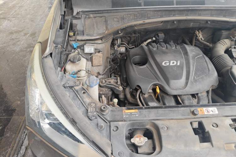 Used Hyundai Santa Fe 2013 2.4L Automatic Two-Wheel Drive Smart Version Engine Bay Right