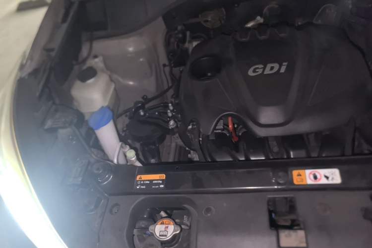 Used Hyundai Santa Fe 2013 2.4L Automatic Two-Wheel Drive Smart Version Engine Bay Right