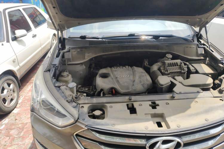 Used Hyundai Santa Fe 2013 2.4L Automatic Two-Wheel Drive Smart Version Engine Bay Right