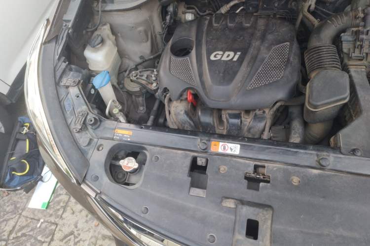 Used Hyundai Santa Fe 2013 2.4L Automatic Two-Wheel Drive Smart Version Engine Bay Right