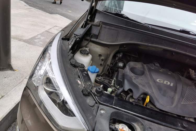 Used Hyundai Santa Fe 2013 2.4L Automatic Two-Wheel Drive Smart Version Engine Bay Right