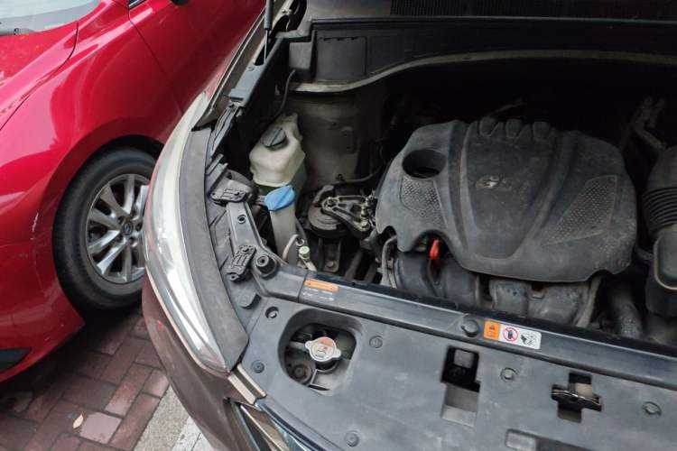 Used Hyundai Santa Fe 2013 Revised Version 2.4L Automatic All-Wheel Drive Smart Type Engine Bay Right