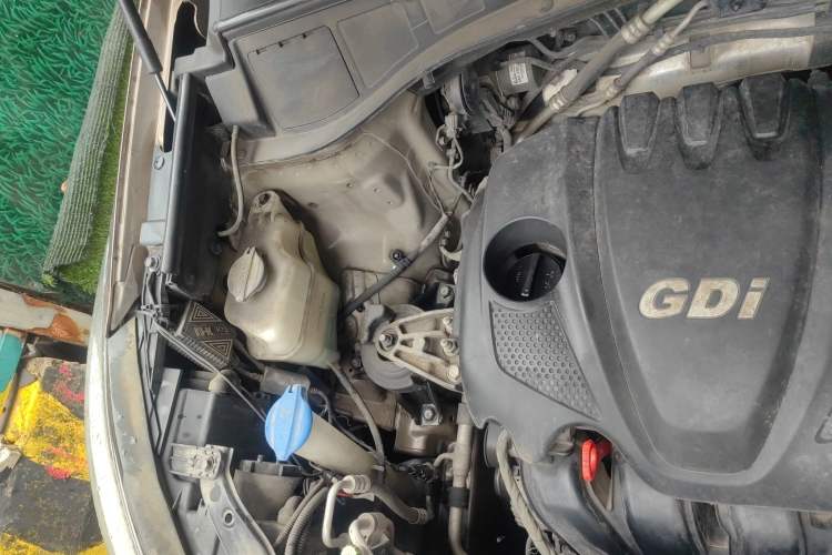 Used Hyundai Santa Fe 2013 2.4L Automatic Two-Wheel Drive Smart Version Engine Bay Right