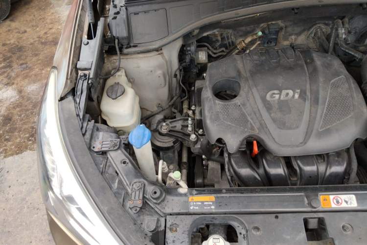 Used Hyundai Santa Fe 2013 2.4L Automatic Two-Wheel Drive Smart Version Engine Bay Right