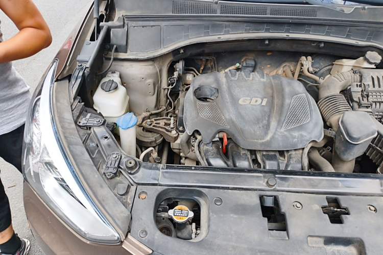 Used Hyundai Santa Fe 2013 2.4L Automatic Two-Wheel Drive Smart Version Engine Bay Right