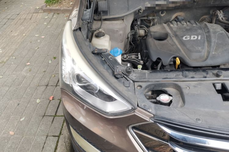 Used Hyundai Santa Fe 2013 2.4L Automatic Two-Wheel Drive Smart Version Engine Bay Right
