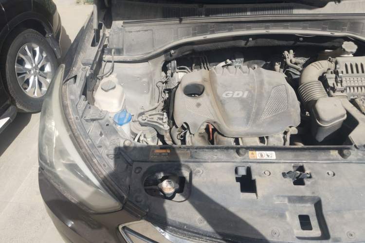 Used Hyundai Santa Fe 2013 2.4L Automatic Two-Wheel Drive Smart Version Engine Bay Right