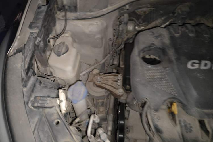 Used Hyundai Santa Fe 2013 2.4L Automatic Two-Wheel Drive Smart Version Engine Bay Right