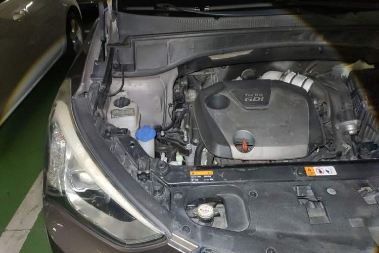 Used Hyundai Santa Fe 2013 Revised Version 2.0T Automatic All-Wheel Drive Top-Tier Trim Engine Bay Right