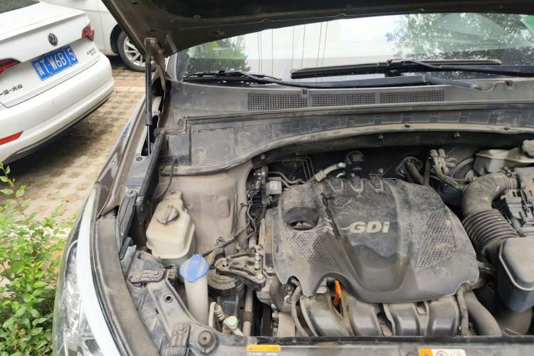 Used Hyundai Santa Fe 2013 2.4L Automatic Two-Wheel Drive Smart Version Engine Bay Right