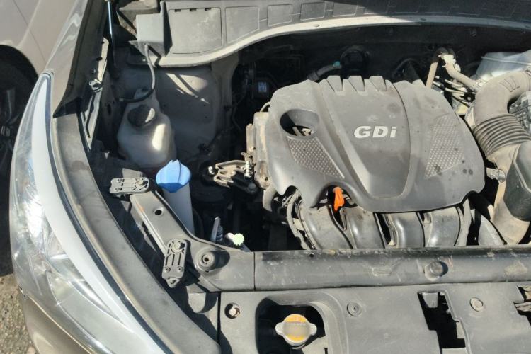Used Hyundai Santa Fe 2013 2.4L Automatic 4x4 Smart Version Engine Bay Right