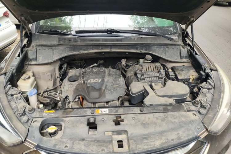 Used Hyundai Santa Fe 2013 2.4L Automatic Two-Wheel Drive Smart Version Engine Bay