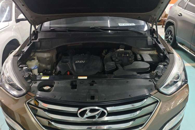 Used Hyundai Santa Fe 2013 2.4L Automatic Two-Wheel Drive Smart Version Engine Bay