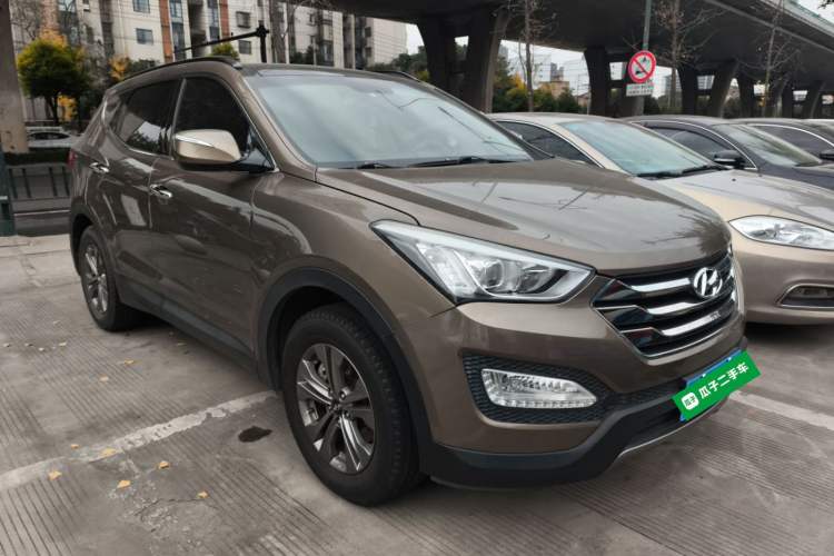Used Hyundai Santa Fe 2013 2.4L Automatic Two-Wheel Drive Smart Version Exterior 2