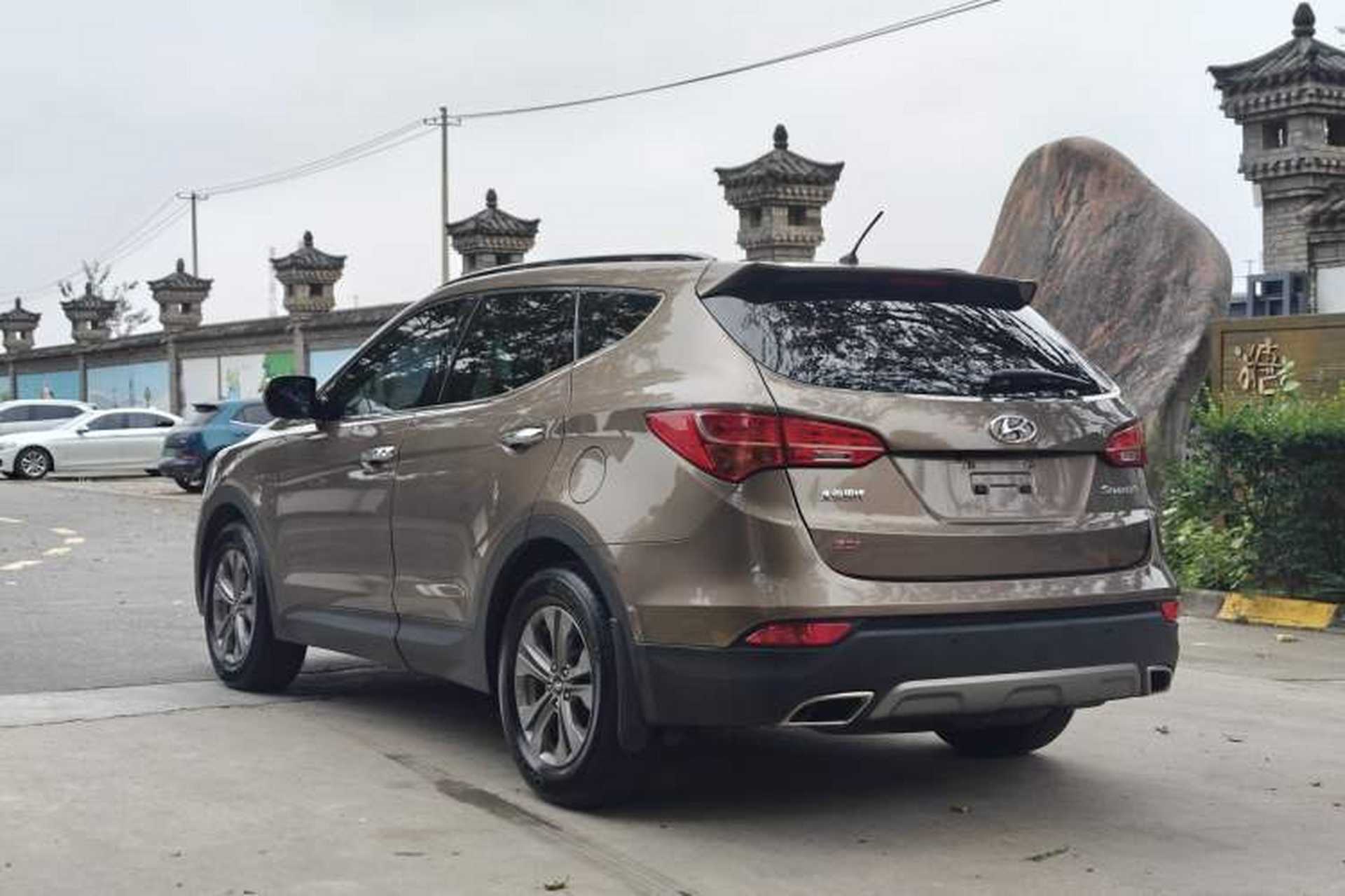 Used Hyundai Santa Fe 2013 2.4L Automatic Two-Wheel Drive Smart Version Exterior 3