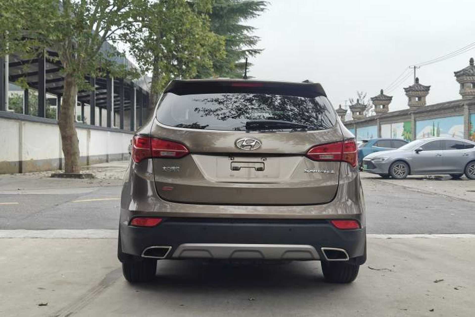 Used Hyundai Santa Fe 2013 2.4L Automatic Two-Wheel Drive Smart Version Exterior 4