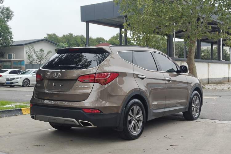 Used Hyundai Santa Fe 2013 2.4L Automatic Two-Wheel Drive Smart Version Exterior 5